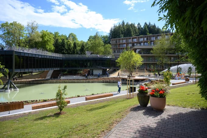 Hotel Vilinia ni klasičen družinski hotel, temveč prostor, kjer otroci skozi igro raziskujejo svet, starši pa lahko po dolgem času zares zadihajo.
