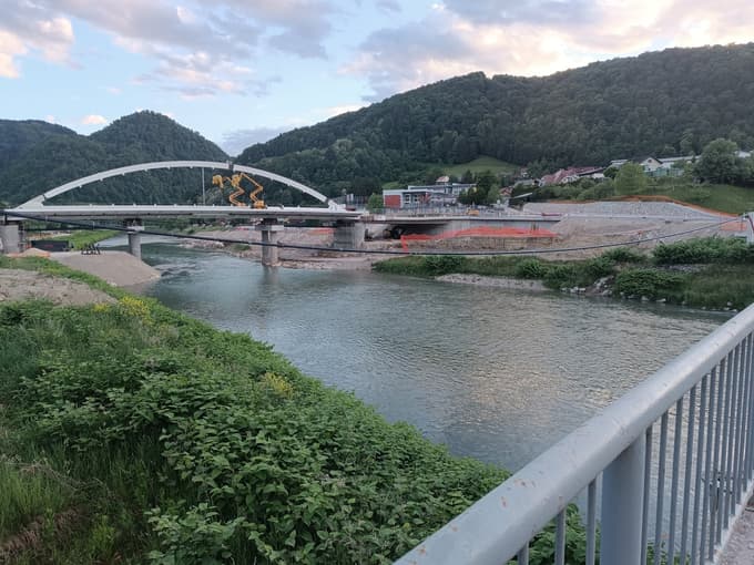 Obstoječi most na Polulah bodo morali porušiti pred otvoritvijo novega mostu, sicer država ne bo mogla dokončati razširitve in gradnje protipoplavne zaščite na tem delu Savinje.