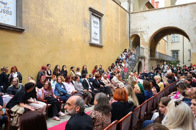 (FOTO) Mariborski grad zavzeli mladi modni uporniki: Drzni, mladi, neukrotljjivi