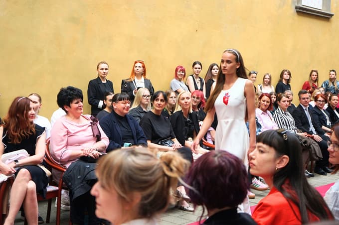 (FOTO) Mariborski grad zavzeli mladi modni uporniki: Drzni, mladi, neukrotljjivi