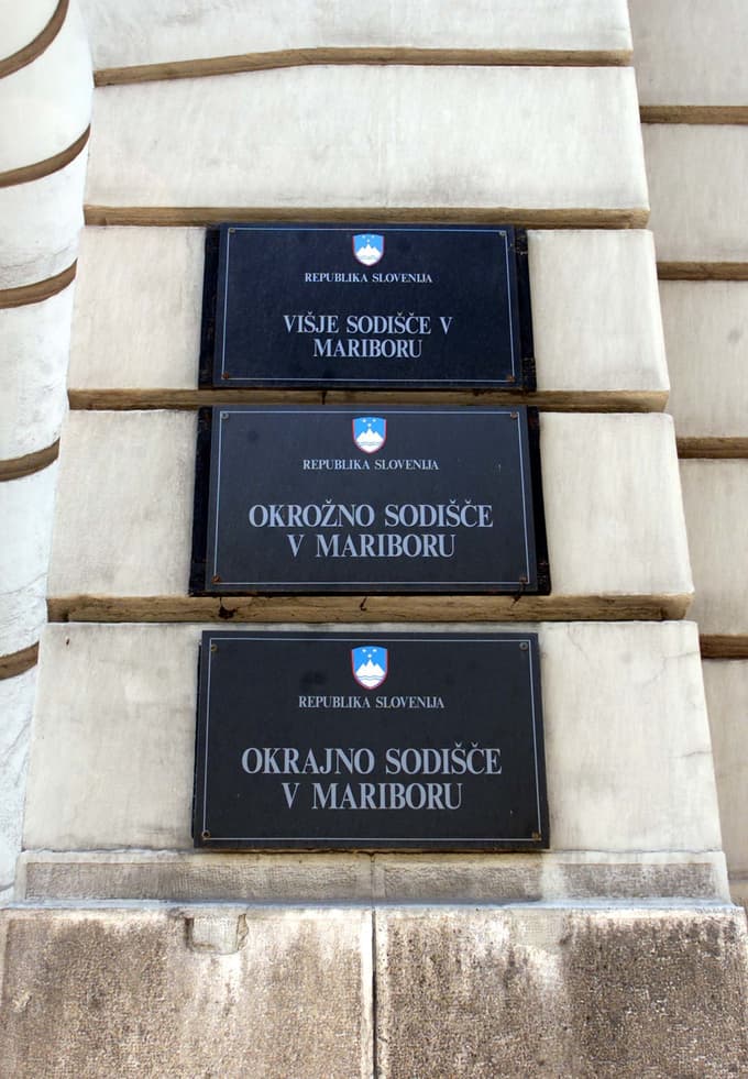 Ker zakon tega ne ureja posebej, sodišča neizbranih kandidatov za sodnike porotnike o neizboru ne obveščajo