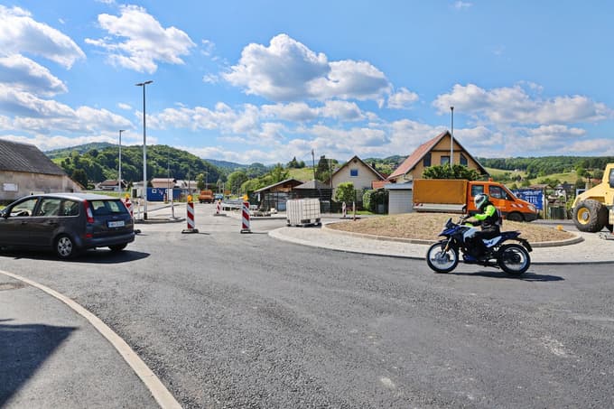 (FOTO) Krožišče v Framu: Več kot sto dni del, kolone in živci voznikov, a kmalu konec