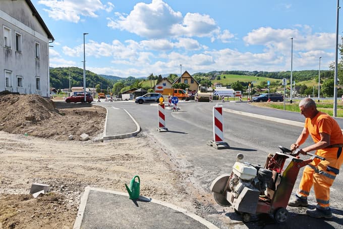 (FOTO) Krožišče v Framu: Več kot sto dni del, kolone in živci voznikov, a kmalu konec
