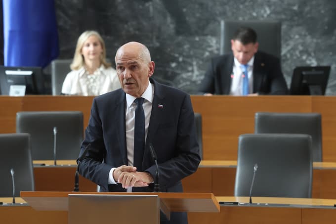 (FOTO) Tajne volitve: 51 poslancev glasovalo za, Janez Janša je novi predsednik vlade