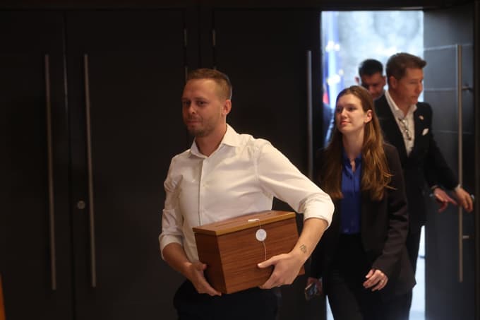 Volilna komisija, ki je skrbela za izpeljavo tajnega glasovanja o mandatarju v DZ.