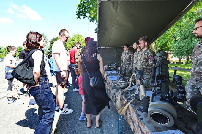 (FOTO) Danes se spominjamo pekrskih dogodkov: Pohod, slovesnost in odprta vrata vojašnice