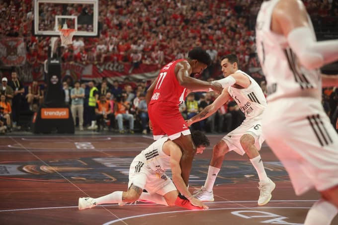 (FOTO) Olympiakos sredi Aten do četrtega naslova evropskega prvaka