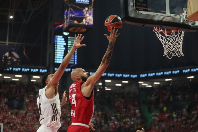 (FOTO) Olympiakos sredi Aten do četrtega naslova evropskega prvaka