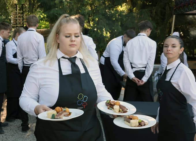 (FOTO) Za kulisami Operne noči: Med opernimi arijami, račko in ekipo, ki je skrbela, da v parku ni bilo napak