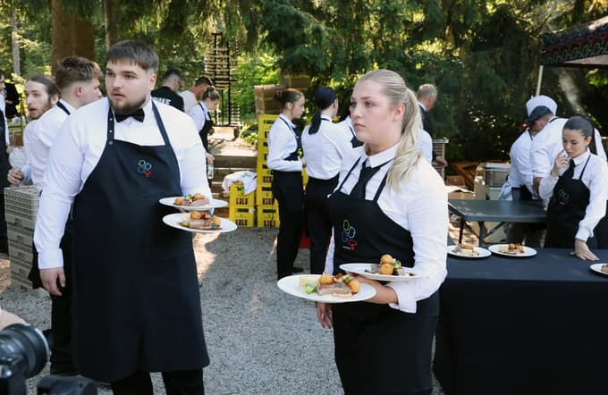 (FOTO) Za kulisami Operne noči: Med opernimi arijami, račko in ekipo, ki je skrbela, da v parku ni bilo napak
