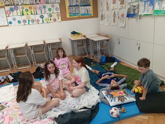 Bralna noč na OŠ Maksa Durjave: Noč med knjigami, palačinkami in detektivskimi ugankami