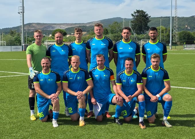 (VIDEO) Slovenski vinarji neporaženi v veliki finale Vino Euro 2026: Za peti naslov proti gostiteljici Italiji