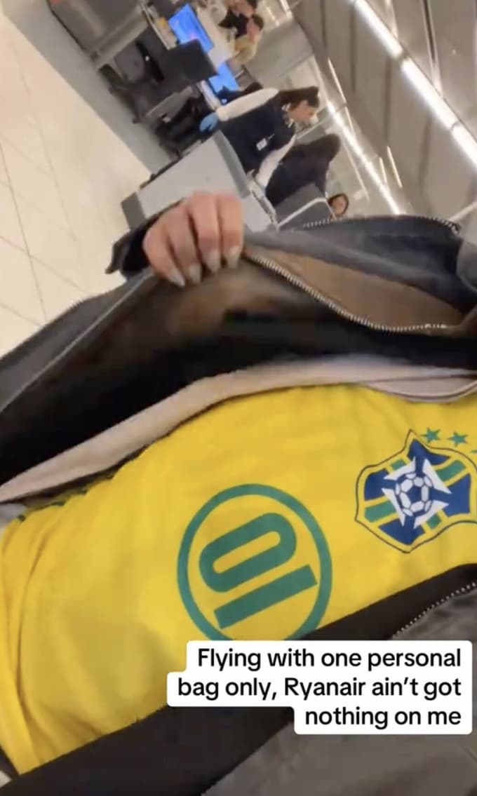 (FOTO) Ryanair ji je hotel dodatno zaračunati 81 evrov, potem pa je naredila to