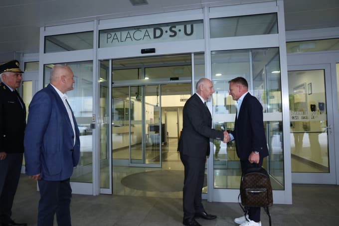 Branko Zlobko je posle že predal svojemu nasledniku. 
