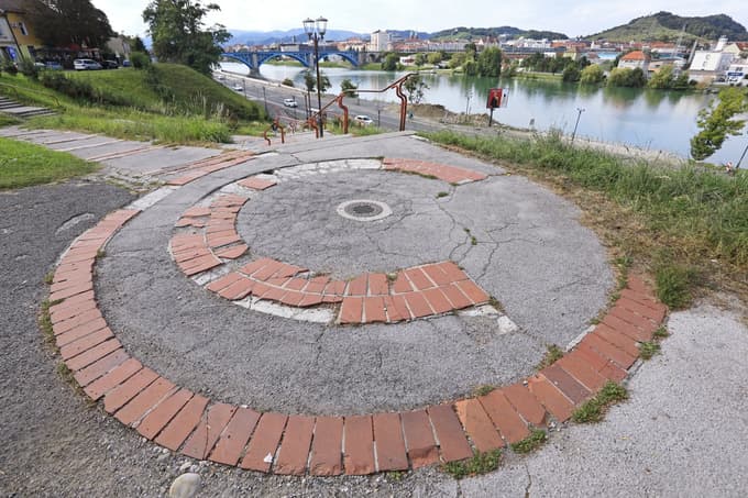 Maribor - Greenwich - Mesta - Urejenost - Stopnišče s Pobreške ceste na Greenwich - Pobreška cesta - Ceste -