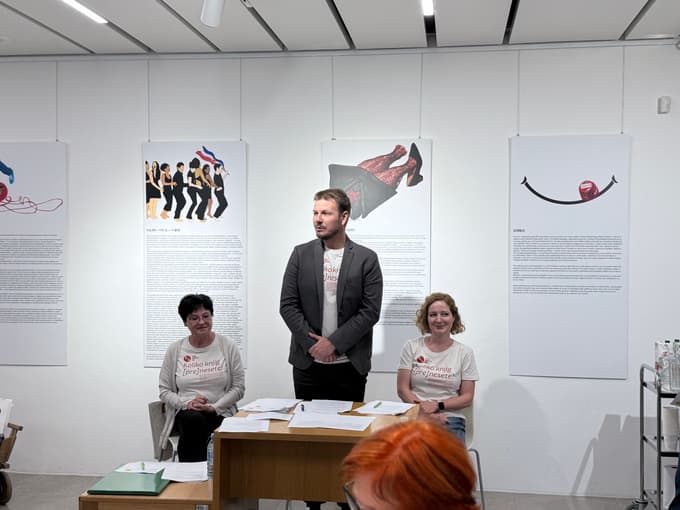 (FOTO) Na jubilejnih Knjižnih olimpijskih igrah je znanje in spretnost merilo šest ekip