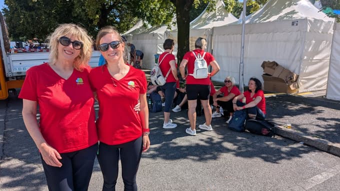 Sandra Martinčič Laboda, vodja sektorja javnih storitev pri družbi Okolje Piran in Sendi Bolčina, kadrovnica.