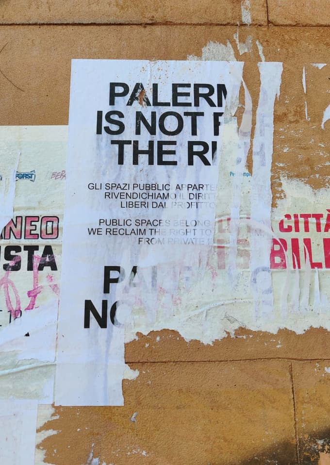 Prebivalci sicilijanske prestolnice so protestirali zaradi zaprtja ulic zaradi poroke Due Lipe in Calluma Turnerja z napisi "Palermo ni oddan v najem, naš trg ni vaša dnevna soba".