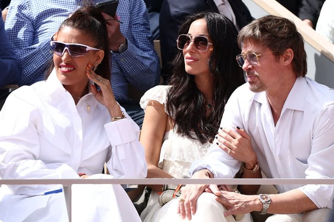 (FOTO) Brad Pitt na teniškem turnirju presenetil z redkimi izlivi nežnosti