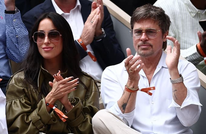 (FOTO) Brad Pitt na teniškem turnirju presenetil z redkimi izlivi nežnosti