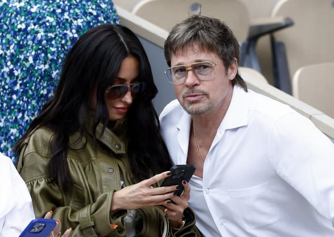 (FOTO) Brad Pitt na teniškem turnirju presenetil z redkimi izlivi nežnosti