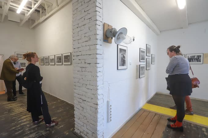 36 fotografij je na ogled v prostoru in v avli GT22. 