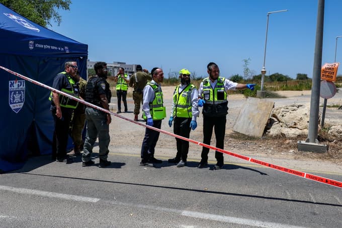 (FOTO) Teroristični napad: V streljanju v Izraelu ubita ena oseba, več ranjenih