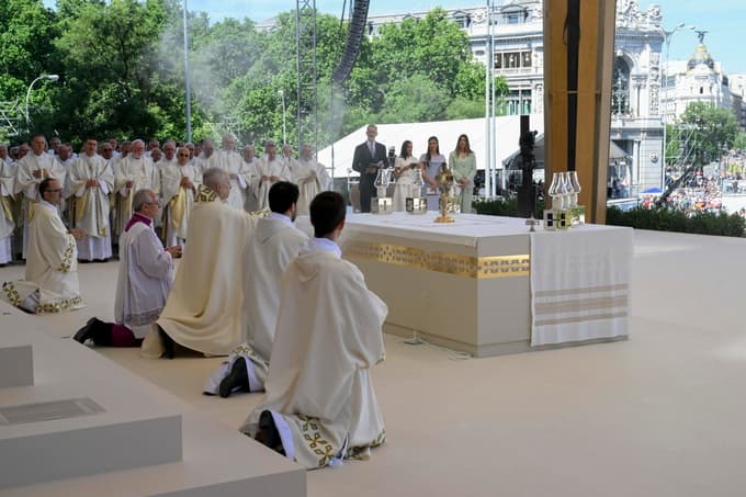 (FOTO) V Madridu na maši s papežem več kot milijon ljudi