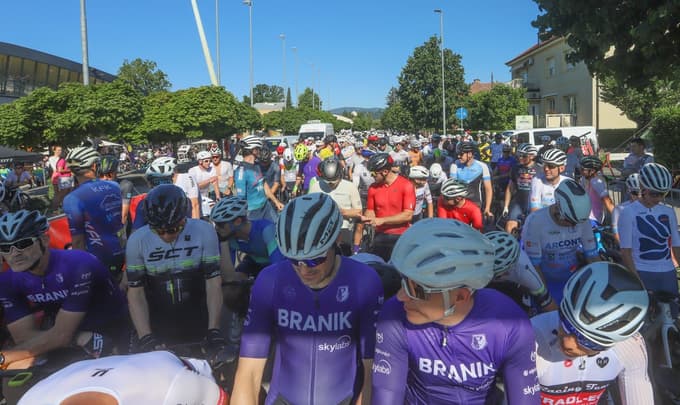 (FOTO) Maraton okoli Pohorja: Na najstarejšem kolesarskem maratonu čez 900 udeležencev
