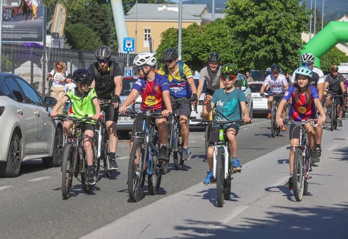 (FOTO) Maraton okoli Pohorja: Na najstarejšem kolesarskem maratonu čez 900 udeležencev