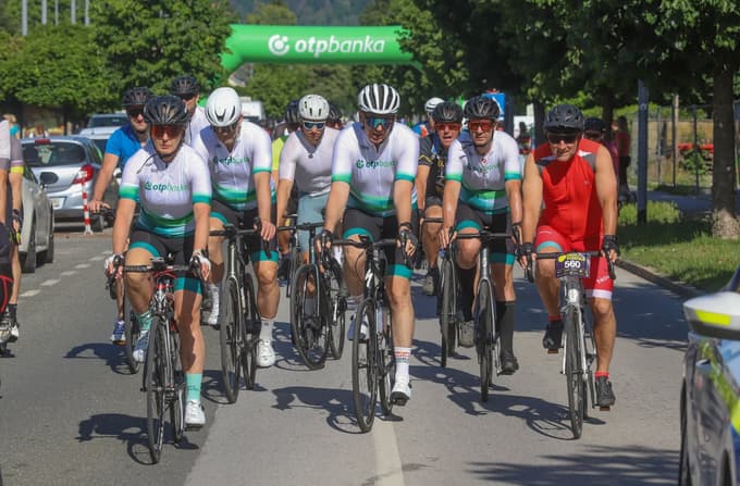 (FOTO) Maraton okoli Pohorja: Na najstarejšem kolesarskem maratonu čez 900 udeležencev