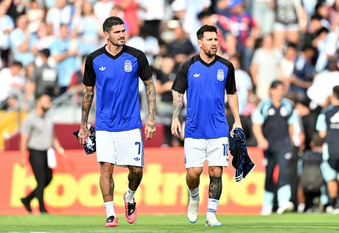 Še tri dni do SP v nogometu: V ekskluzivnih ložah le voda in čips