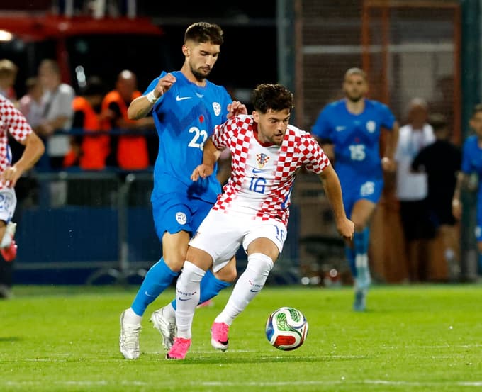 (FOTO) Slovenija v izdihljajih tekme izgubila na Hrvaškem