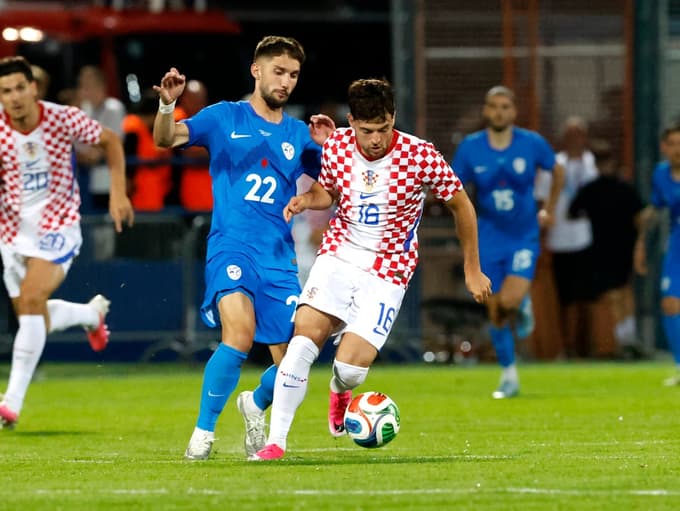 (FOTO) Slovenija v izdihljajih tekme izgubila na Hrvaškem