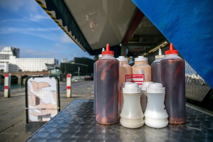 Gostinci bodo namesto plastičnih paketkov gostom ponudili dozatorje za večkratno uporabo ali skupne posode