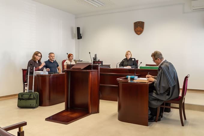 Sojenje Robertu Celcu: Očitki o spornem unovčevanju turističnih bonov v Dvorcu Rakičan