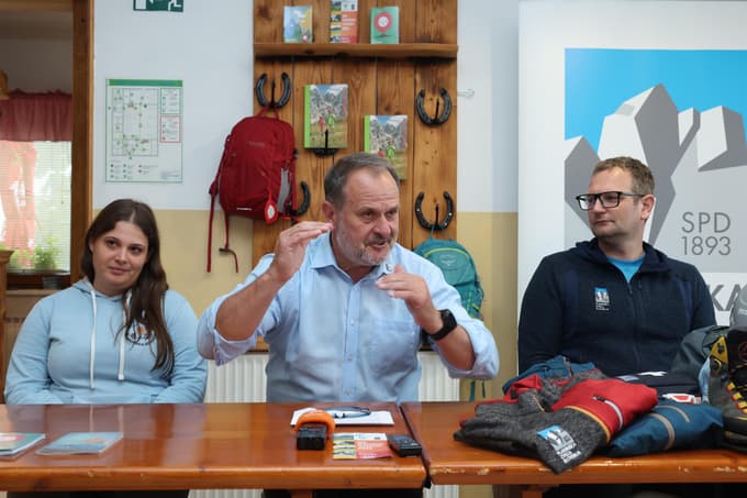 Med posredovanji gorskih reševalcev je tudi precej mladoletnikov. Podatki o številu poškodovanih otrok, udeleženih v nesrečah v gorah in na težko dostopnih terenih, kažejo, da je bilo letos do 28. maja poškodovanih 17 mladoletnih oseb od skupno 91 poškodovanih.