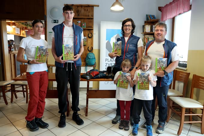 “Planinstvo nas uči družabnosti, vztrajnosti, skupnega dela, vsega, kar je za življenje pomembno, zato je tako zaželeno v današnjem času, mogoče bolj kot kdajkoli prej,” pravijo v družini Petek, ki rada zahaja v hribe.