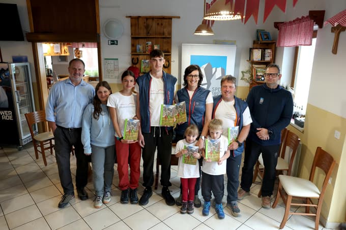 "Ko se odpravimo v hribe z otroki, mora biti varnost na prvem mestu," poudarjajo v Planinski zvezi Slovenije.