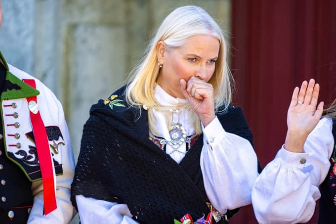 Prestolonaslednica Mette-Marit že več let trpi za kronično pljučno fibrozo.