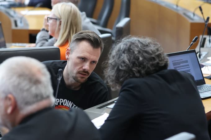 Nekdanji poslanec Svobode Aleksander Prosen Kralj je v državnem zboru videl "kozmični dež".
