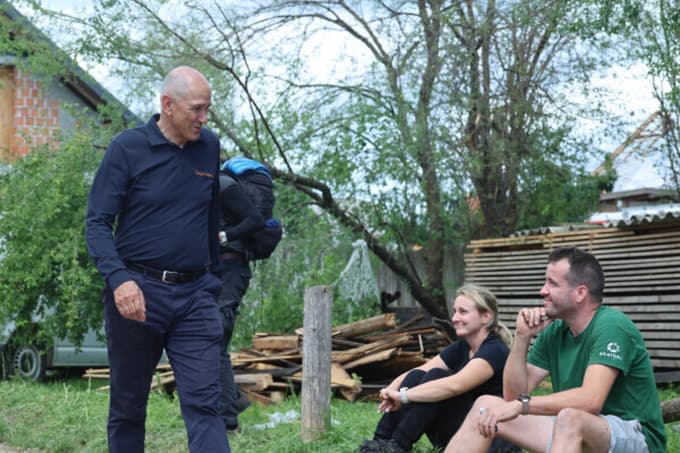 (FOTO) Po obisku na prizadetem območju: Premier Janša obljubil čimprejšnjo državno pomoč po neurju