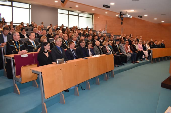 Slovesnosti so se udeležili tudi dekani fakultet Univerze v Mariboru in gostje iz tujine.