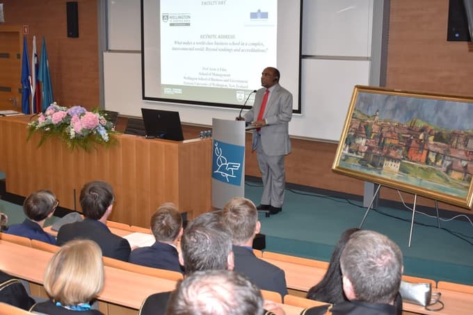 Predaval je dr. Arun A. Elias z Univerze Victoria v Wellingtonu