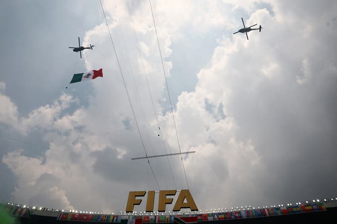Nad stadionom Azteca