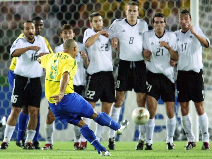 Zadnji brazilski naslov: z dvema goloma je v finalu leta 2002 Nemce zlomil Ronaldo.