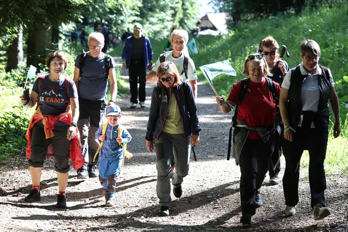 Maribor - Otvoritev Pohorje - Kozjak Trail poti pod pohorsko vzpenjačo v Radvanju - odprla sta jo župan Saša Arsenovič in predsednik Planinske zveze Slovenije Martin Šolar, prvi pa jo bo pretekel ultramaratonec Robert Kereži -