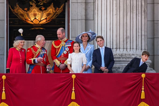 Kraljeva družina na paradi Trooping the Colour