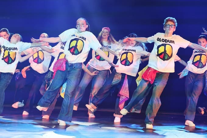 (FOTO) Več kot 300 plesalcev je za en večer obudilo Michaela Jacksona: Moonwalk, Billie Jean in navdušenje