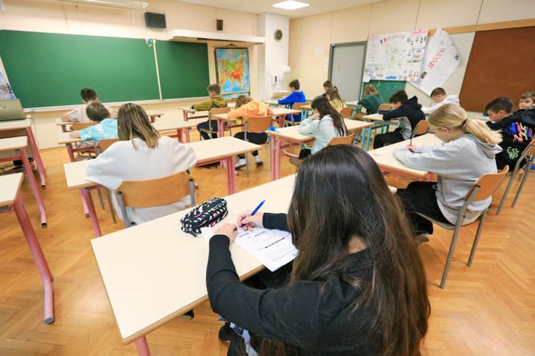 Eden od učiteljev nekaj strani nacionalnega preverjanja znanja objavil na omrežjih